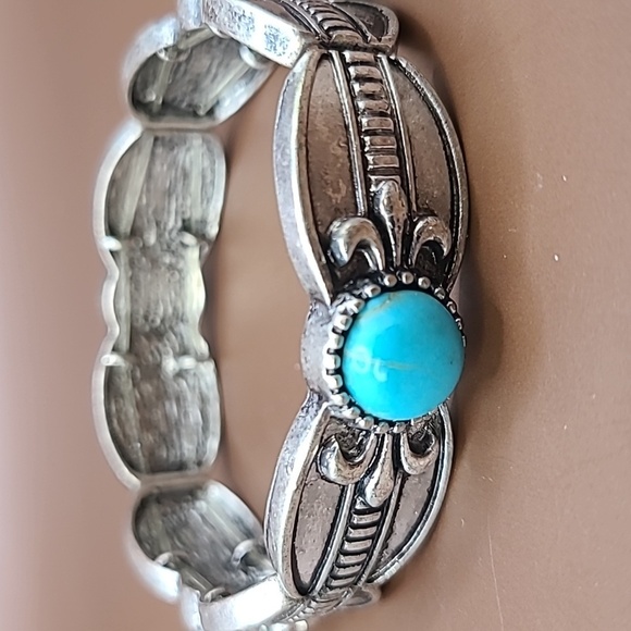 Silver tone stretch bracelet with faux turquoise - Picture 3 of 4